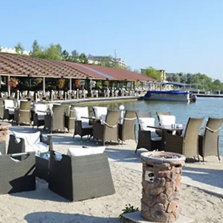 Sunrise Mamaia Nord ナボダリ